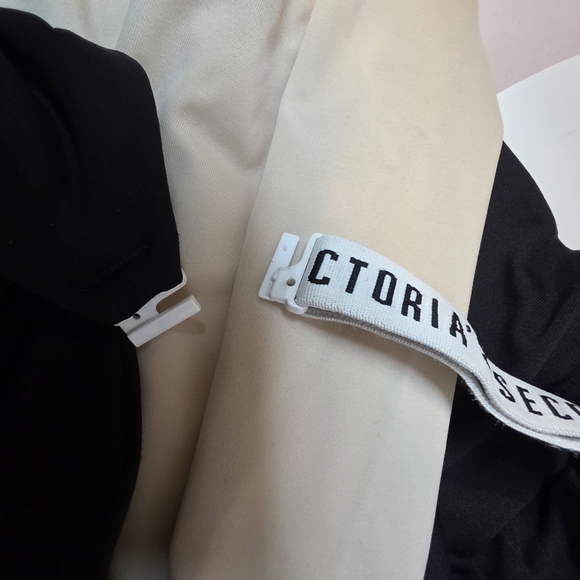 ⭐️40% Off⭐️ Victoria's Secret T-shirt Lightly Lined Demi - Picture 10 of 13